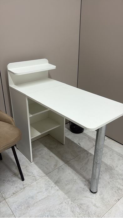 Продам маникюрный стол в хорошем состоянии