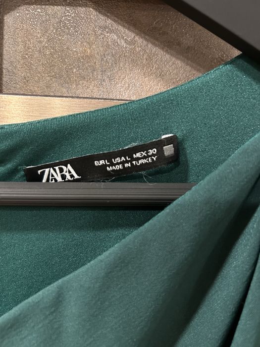 Елегантна рокля с един ръкав