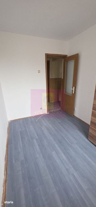 Apartament cu 3 camere de vanzare in Campina, central