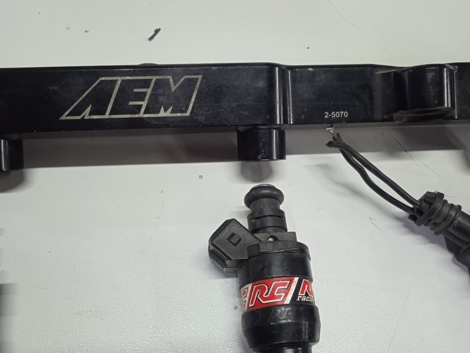 AEM Топливная рейка
