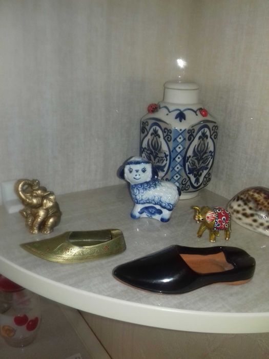 Сувенирные слоники,овечка, пепельницы