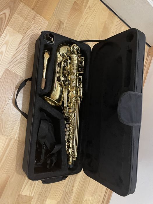Saxofon alto  foarte putin utilizat aproape nou