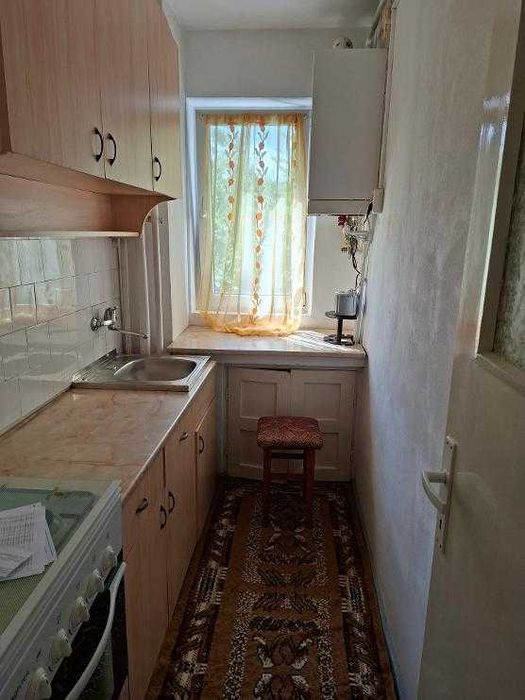 Inchiriez apartament 2 camere, semidecomandat, zona Florilor