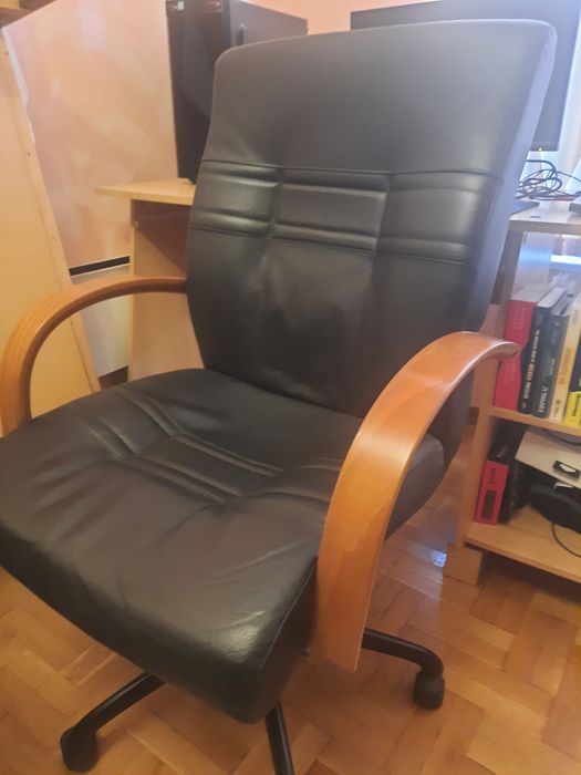 Офис стол ORT за ръководители и ценители