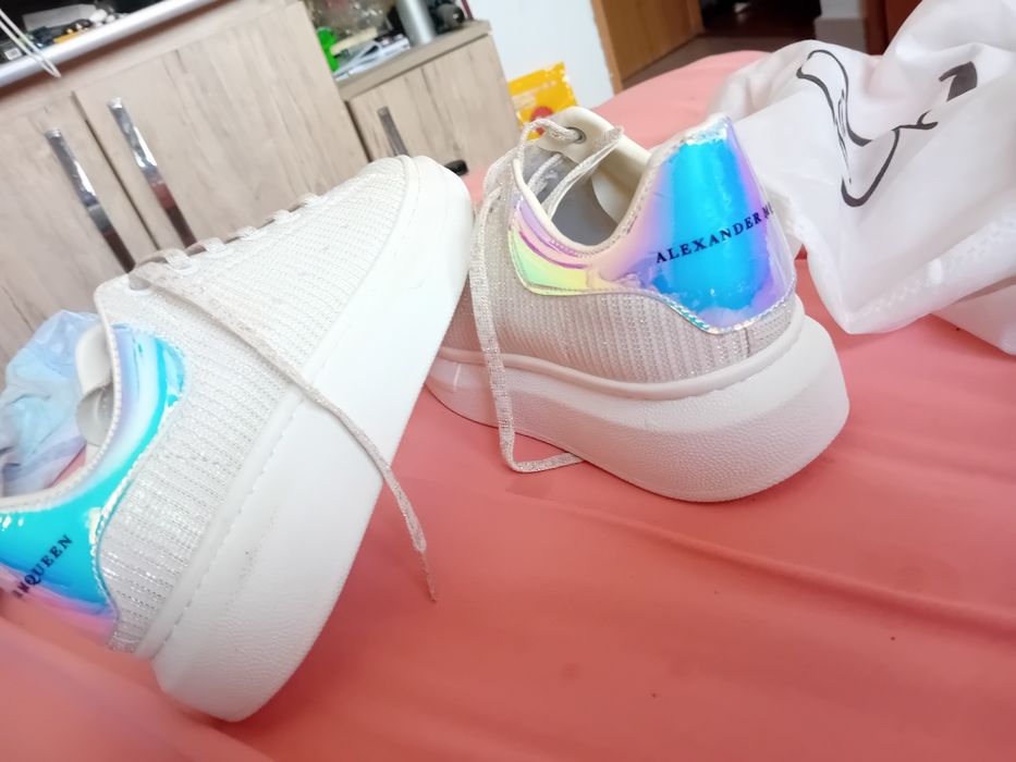 Vând adidasi Alexander MC,