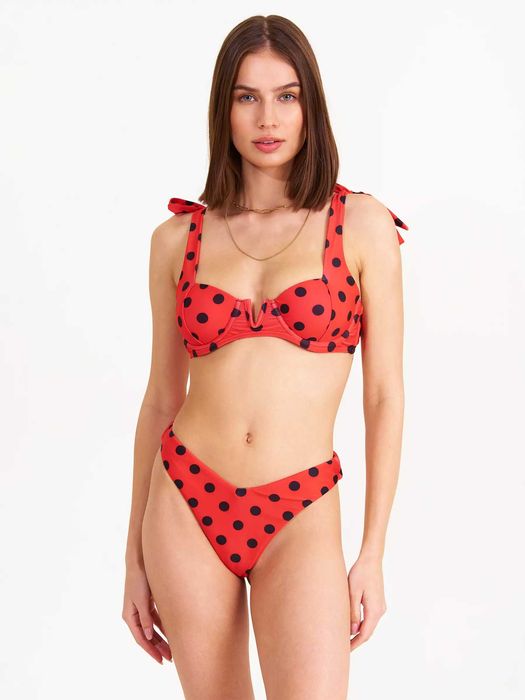 Нов бански от две части