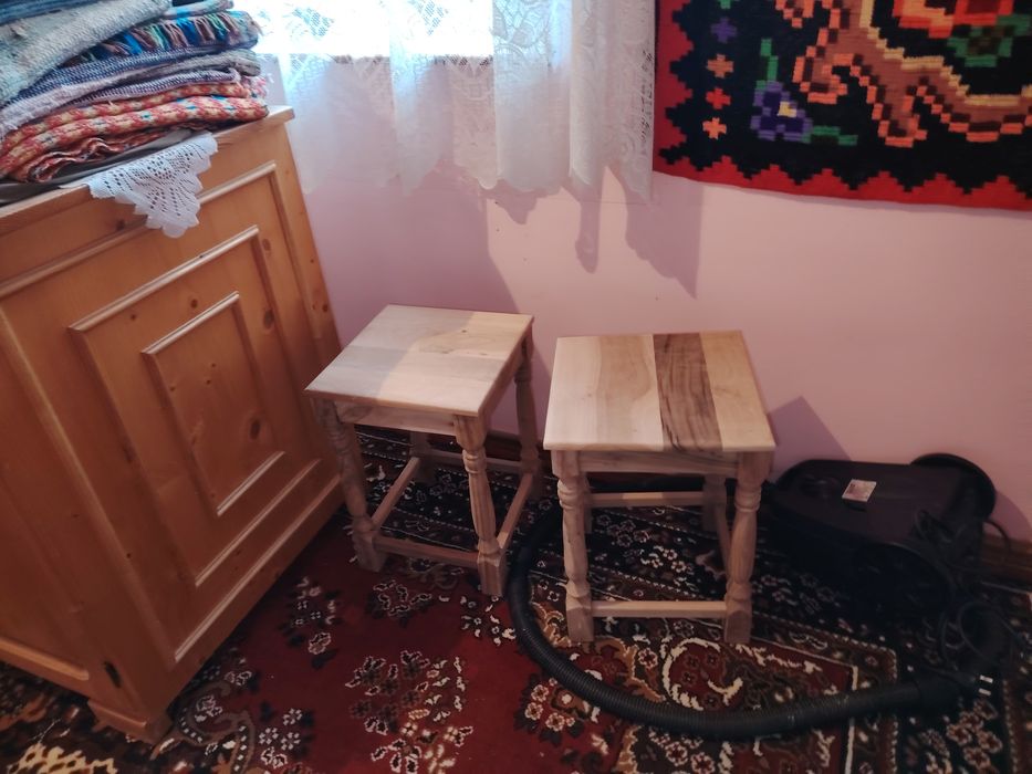 Mese și scaune de vânzare