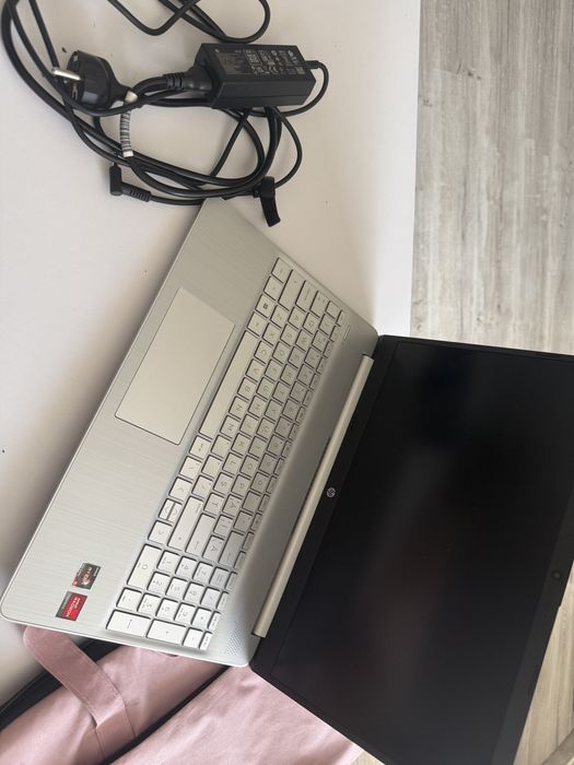 Laptop HP model 15s-eq2025sq.