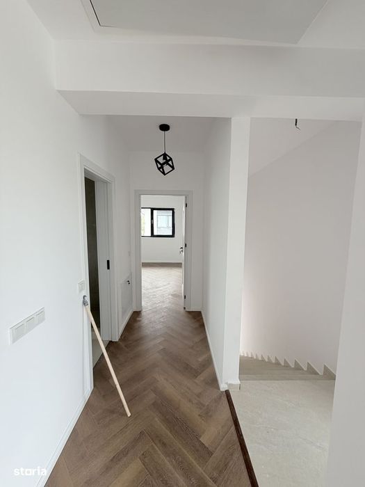 2 camere, curte și mansardă