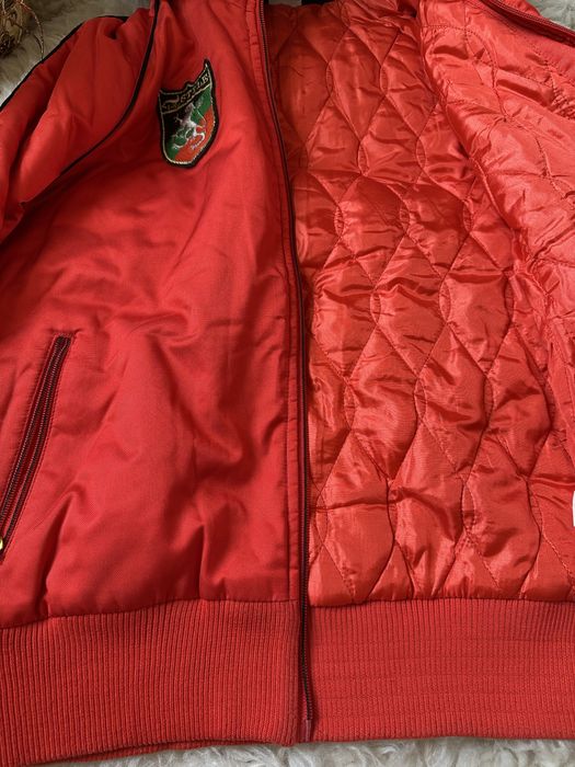 Куртка зимняядля девочек. Красная с капещоном.