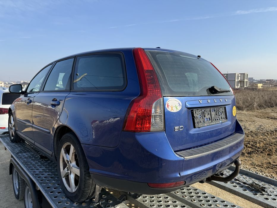 Dezmembrez Volvo V50 Facelift - 1.6 Diesel  si 2.0 Diesel