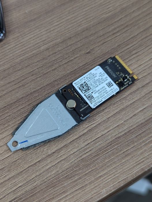 Micron 2500 M.2 SSD 2242 размер есть переходник
