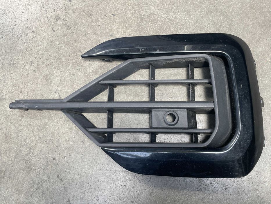 Grila bara fata stanga Vw Touareg CR7 cod 760853665E