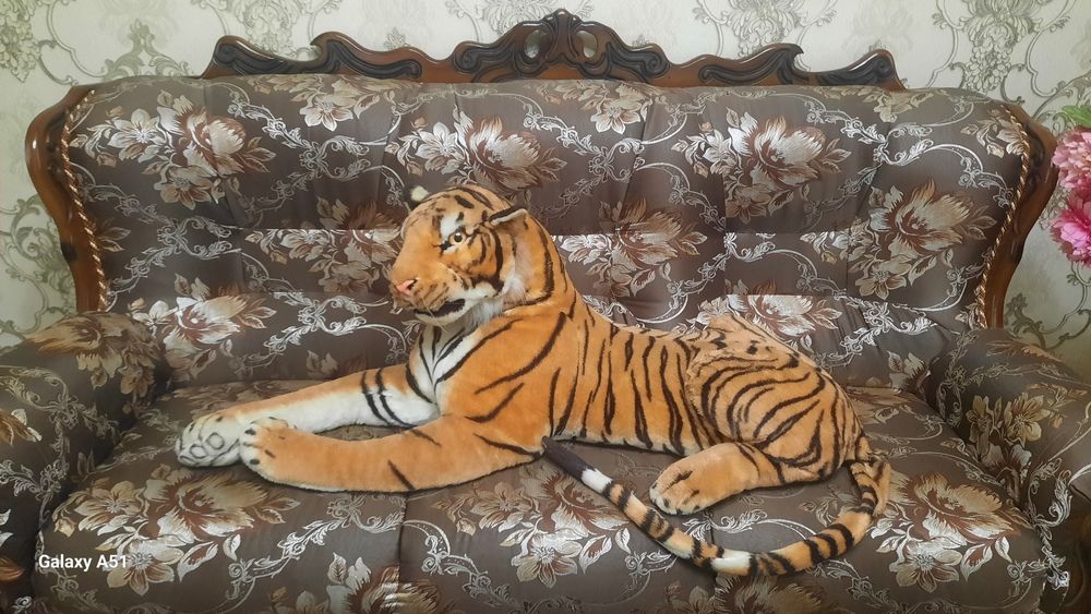 Игрушки мягкие, большие.