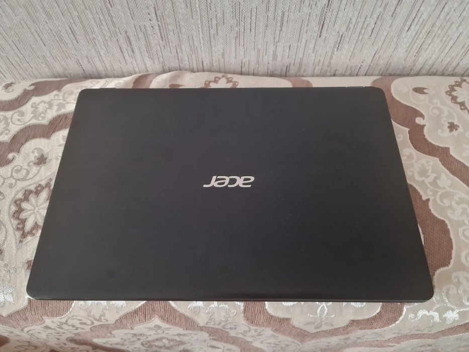 Продам ноутбук Acer i3