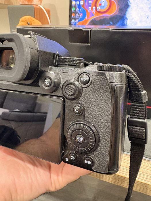 Продавам фотоапарат Lumix S5II + обективи