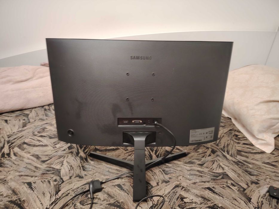 prodavam monitor samsung