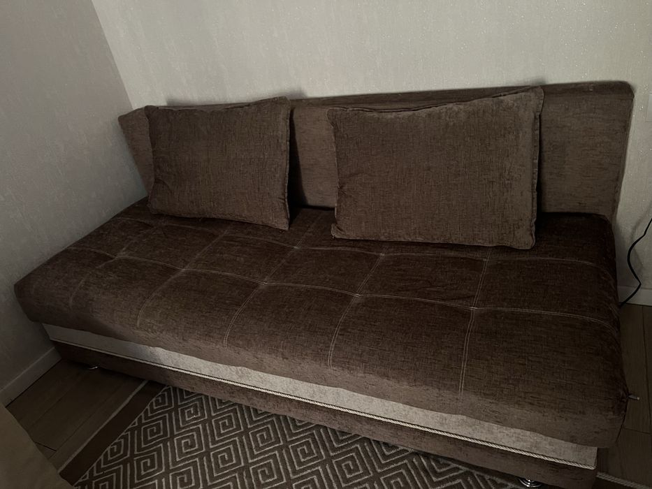 Продаю диван.