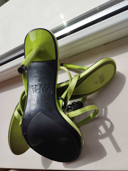 Сандали на ток Zara