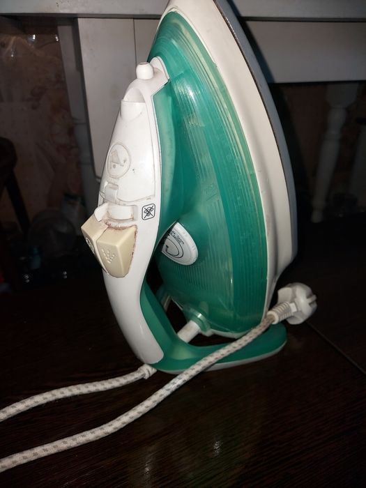 Продам утюг tefal