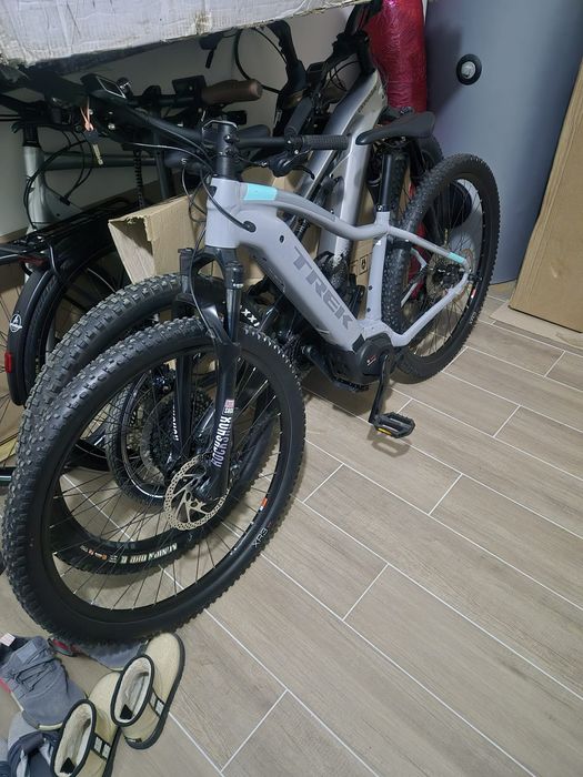 Vând  bicicletă electrică trek motor Bosch 80km/h