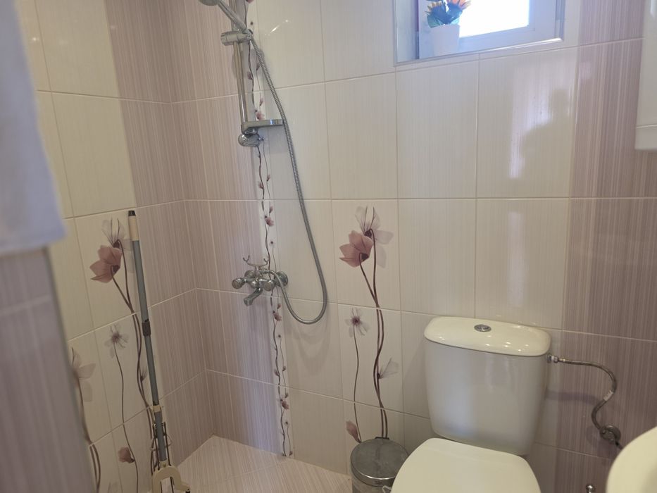 Продава масивна къща с двор в гр.Крън