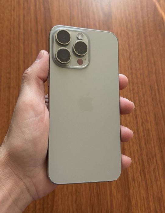 Продам Iphone 15 pro max 256