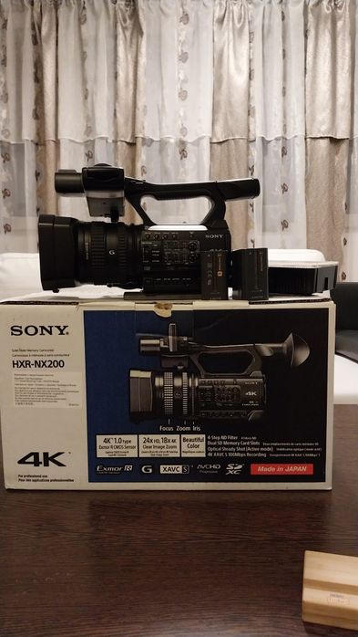 Vând camera video Sony NX 200