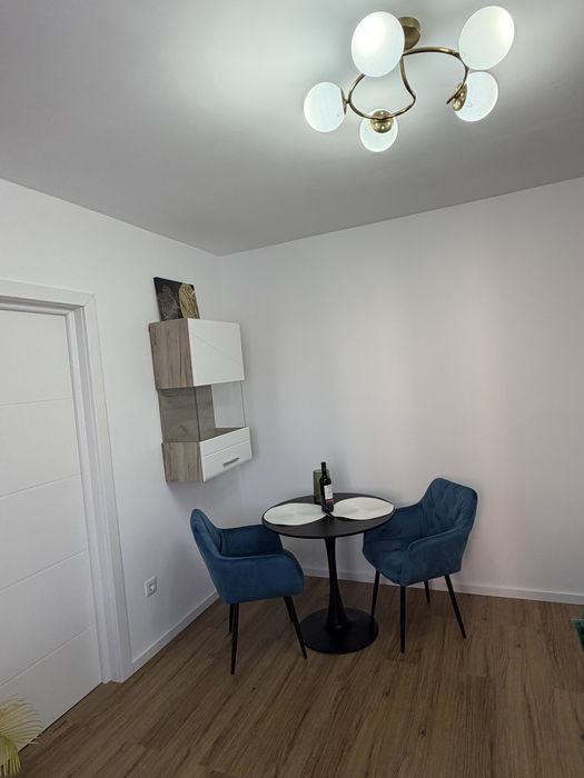 Închiriez apartament
