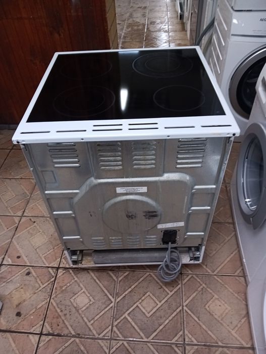 Свободно стояща печка с керамичен плот Gorenje с 2 години Гаранция