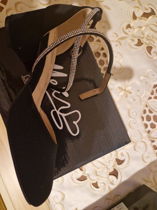 Vând pantofi dama Mei