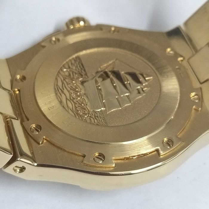 VACHERON CONSTANTIN Overseas, Gold 18k-профилактиран, полиран