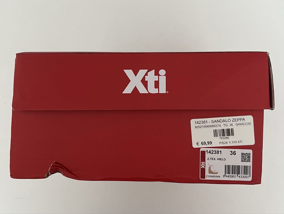Чисто нови сандали XTI 36
