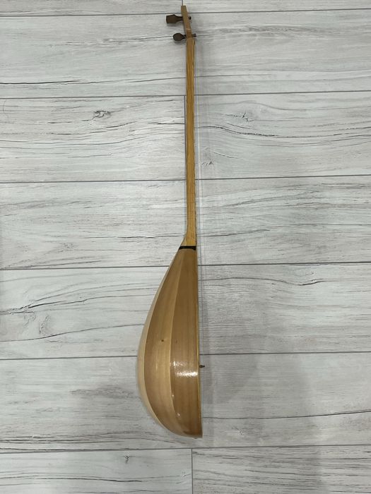 Домбыра срочно сатылады