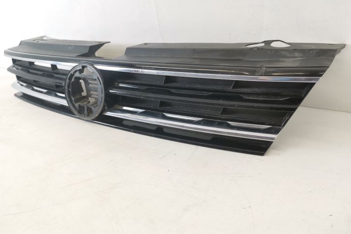 Оригинална Централна Решетка Във Добро Състояние Фолксваген ВВ Тигуан
