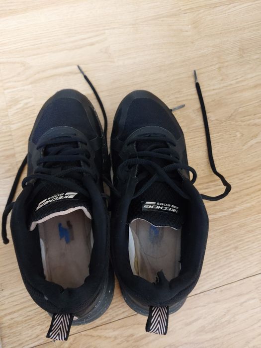 Vand adidasi Skechers