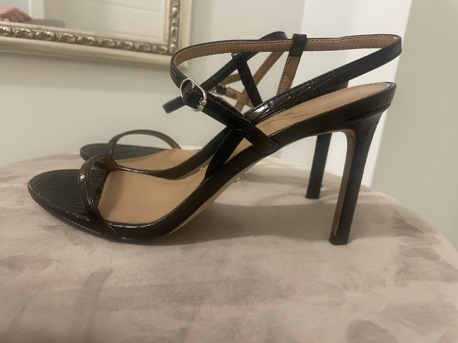 Елеганти сандали с ток