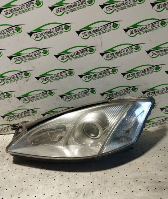 Far stanga Mercedes-Benz S-Class W221