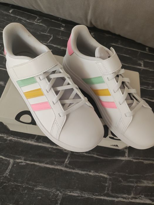 Adidas,noi ,Nr 35