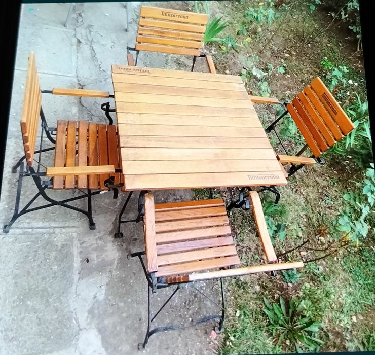 Masă cu 4 scaune pliabile