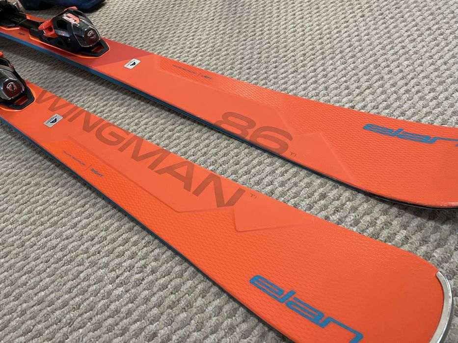 Продам комплект горных лыж