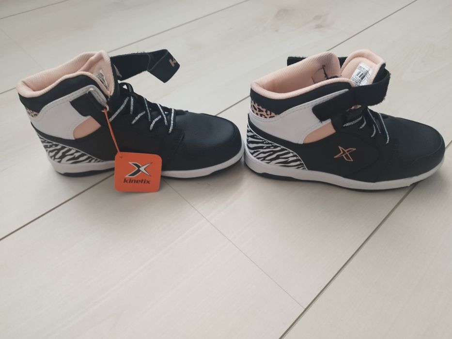 Nou! Vând ghete fete mărimea 32