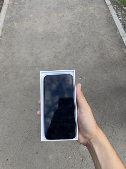 Продам Iphone 13