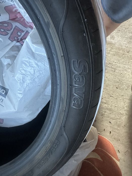 De vanzare anvelope de vara marca sava 235/45R 18