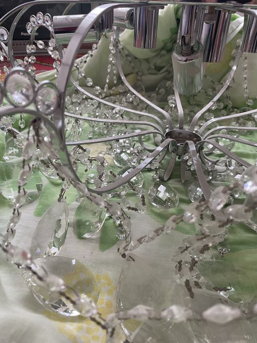 Продам большую люстру