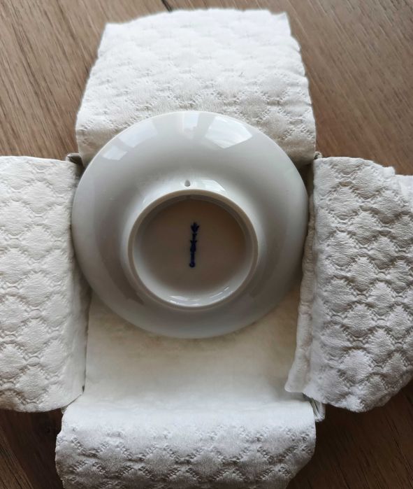 Порцеланова чинийка с таралеж