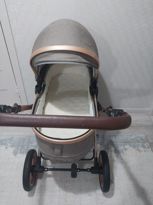 Коляска  много не пользовался