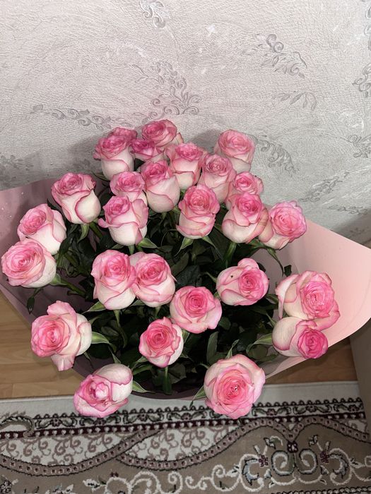Цветы свежие розы