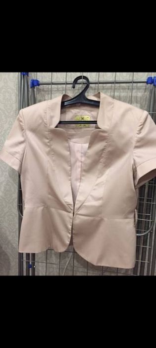 Продам женские пиджаки