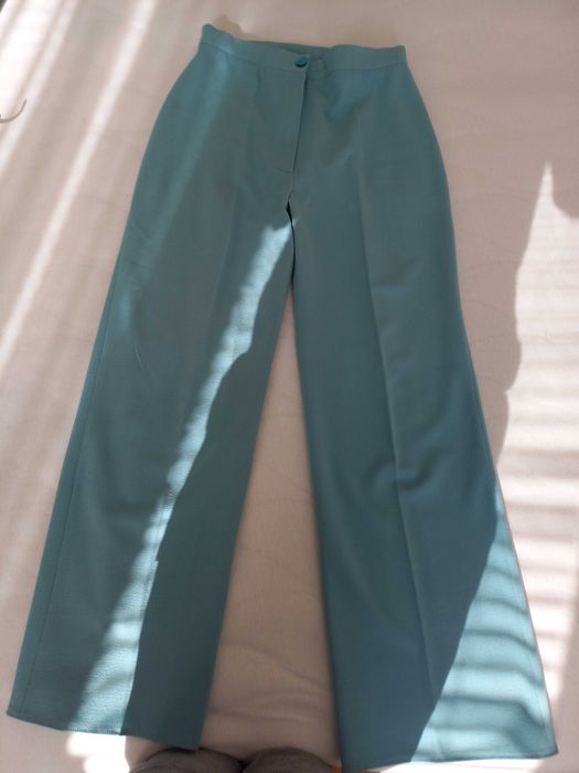 Дамски класически костюми. Качествени и българско производство.